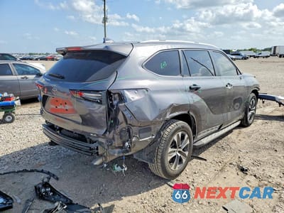 Trzecie zdjęcie samochodu z tyłu: 2024 TOYOTA HIGHLANDER XLE VIN:5TDKDRAH8RS539854 - miniatura