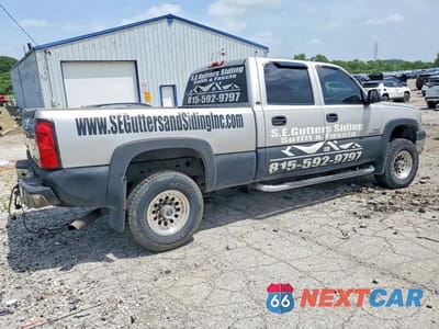 Trzecie zdjęcie samochodu z tyłu: 2004 CHEVROLET SILVERADO K2500 HEAVY DUTY VIN:1GCHK232X4F191158 - miniatura