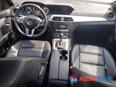Zdjęcie 8 z 12 samochodu: 2012 MERCEDES-BENZ C 250 VIN:WDDGF4HBXCA622829 - miniatura