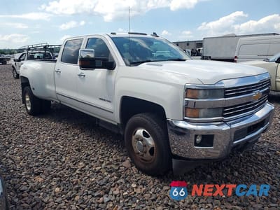 Czwarte zdjęcie samochodu z boku: 2015 CHEVROLET SILVERADO K3500 LTZ VIN:1GC4K0E88FF520611 - miniatura