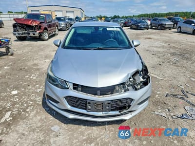 Piąte zdjęcie samochodu w środku: 2017 CHEVROLET CRUZE LT VIN:1G1BE5SM6H7246683 - miniatura