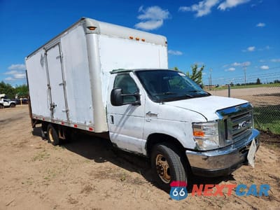 Czwarte zdjęcie samochodu z boku: 2016 FORD E350 BOX TRUCK VIN:1FDWE3FL7GDC13038 - miniatura