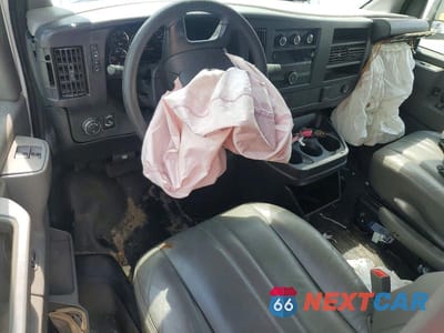 Zdjęcie 8 z 13 samochodu: 2016 CHEVROLET EXPRESS G2500 VIN:1GCWGAFFXG1282319 - miniatura