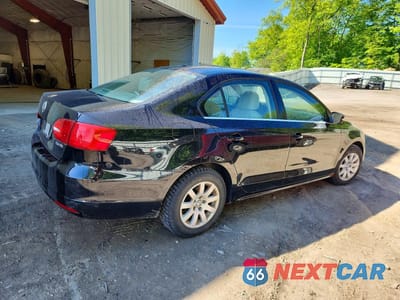 Trzecie zdjęcie samochodu z tyłu: 2013 VOLKSWAGEN JETTA SE VIN:3VWDP7AJ5DM210056 - miniatura