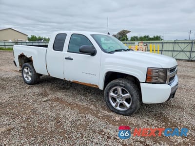 Czwarte zdjęcie samochodu z boku: 2011 CHEVROLET SILVERADO K1500 LS VIN:1GCRKREA2BZ446172 - miniatura