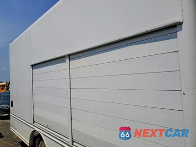 Zdjęcie 11 z 13 samochodu: 2006 ISUZU NPR DELIVERY TRUCK VIN:4KLB4B1U56J803075 - miniatura