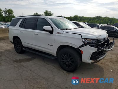 Czwarte zdjęcie samochodu z boku: 2022 CHEVROLET TAHOE K1500 Z71 VIN:1GNSKPKD7NR115362 - miniatura