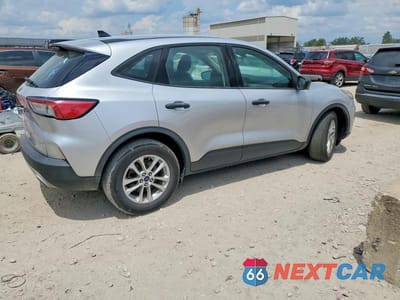 Trzecie zdjęcie samochodu z tyłu: 2020 FORD ESCAPE S VIN:1FMCU0F63LUA47027 - miniatura