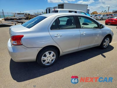 Trzecie zdjęcie samochodu z tyłu: 2010 TOYOTA YARIS BASE VIN:JTDBT4K35A1356406 - miniatura