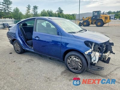 Czwarte zdjęcie samochodu z boku: 2018 NISSAN VERSA SV VIN:3N1CN7APXJL800749 - miniatura