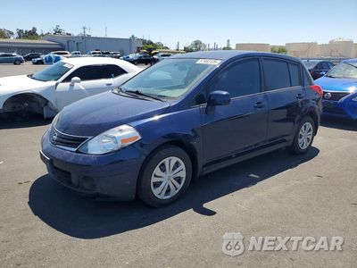 2012 NISSAN VERSA 1.8 S 3N1BC1CP2CL364896 - główne zdjęcie licytacji z USA - miniatura