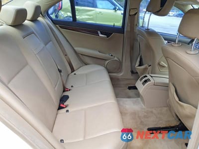 Zdjęcie 10 z 13 samochodu: 2010 MERCEDES-BENZ C 300 VIN:WDDGF5EB6AF376176 - miniatura