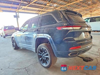 Trzecie zdjęcie samochodu z tyłu: 2022 JEEP GR CHEROKEE VIN:1C4RJHDG2N8605852 - miniatura