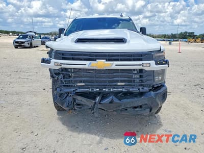 Piąte zdjęcie samochodu w środku: 2026 CHEVROLET SILVERADO K2500 CUSTOM VIN:1GC1KMEY5TF248556 - miniatura