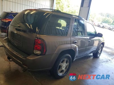 Trzecie zdjęcie samochodu z tyłu: 2008 CHEVROLET TRAILBLAZER LS VIN:1GNDT13S582222861 - miniatura