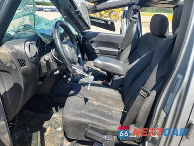 Zdjęcie 7 z 12 samochodu: 2016 JEEP WRANGLER UNLIMITED SPORT VIN:1C4BJWDG4GL327865 - miniatura