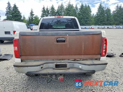 Zdjęcie 6 z 12 samochodu: 1999 GMC NEW SIERRA K2500 VIN:1GTGK29U5XZ524664 - miniatura