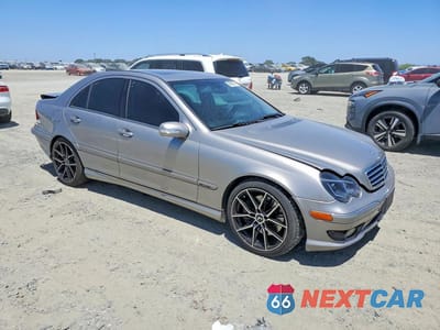 Czwarte zdjęcie samochodu z boku: 2005 MERCEDES-BENZ C 230K SPORT SEDAN VIN:WDBRF40J65F619324 - miniatura