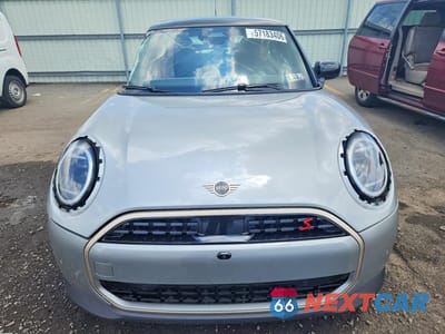 Piąte zdjęcie samochodu w środku: 2025 MINI COOPER S VIN:WMW23GD0XS2W25559 - miniatura