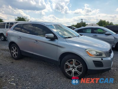 Czwarte zdjęcie samochodu z boku: 2012 VOLVO XC60 T6 VIN:YV4902DZ0C2263039 - miniatura