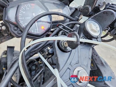 Zdjęcie 8 z 9 samochodu: 2015 YAMAHA YZFR3 VIN:MH3RH06Y1FK009138 - miniatura