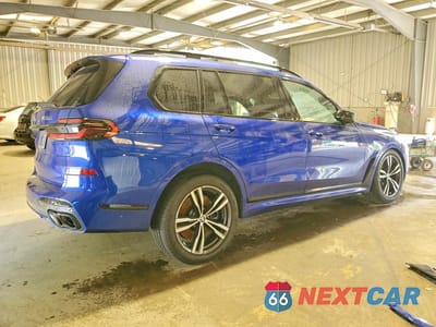 Trzecie zdjęcie samochodu z tyłu: 2025 BMW X7 M60I VIN:5UX33EM04S9X32138 - miniatura