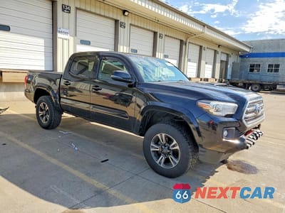 Czwarte zdjęcie samochodu z boku: 2017 TOYOTA TACOMA TRD SPORT VIN:5TFCZ5AN6HX119331 - miniatura