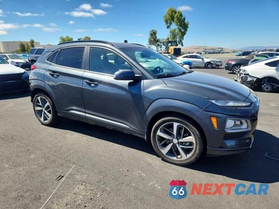 Czwarte zdjęcie samochodu z boku: 2020 HYUNDAI KONA ULTIMATE VIN:KM8K5CA59LU571436 - miniatura