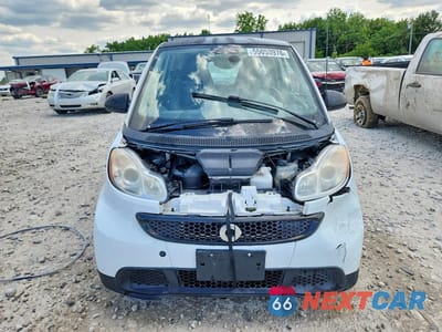 Piąte zdjęcie samochodu w środku: 2014 SMART FORTWO PURE VIN:WMEEJ3BA4EK748306 - miniatura
