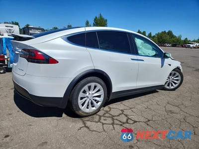 Trzecie zdjęcie samochodu z tyłu: 2020 TESLA MODEL X VIN:5YJXCDE20LF234006 - miniatura