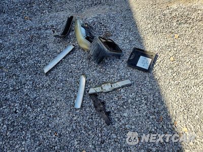 Zdjęcie 13 z 14 samochodu: 2002 CHEVROLET TAHOE K1500 VIN:1GNEK13Z42J294183 - miniatura
