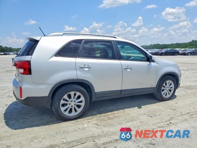 Trzecie zdjęcie samochodu z tyłu: 2014 KIA SORENTO EX VIN:5XYKUDA75EG538565 - miniatura