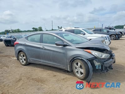 Czwarte zdjęcie samochodu z boku: 2013 HYUNDAI ELANTRA GLS VIN:5NPDH4AE5DH154157 - miniatura