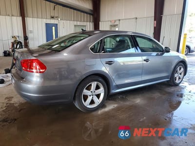 Trzecie zdjęcie samochodu z tyłu: 2013 VOLKSWAGEN PASSAT SE VIN:1VWBP7A34DC040413 - miniatura
