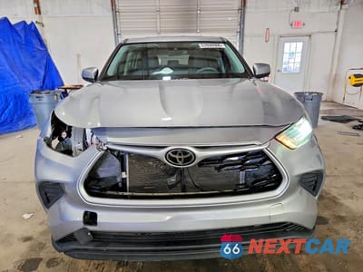 Piąte zdjęcie samochodu w środku: 2021 TOYOTA HIGHLANDER L VIN:5TDCZRAH4MS531913 - miniatura