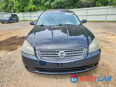 Piąte zdjęcie samochodu w środku: 2005 NISSAN ALTIMA 3.5 SE VIN:1N4BL11D35N921202 - miniatura