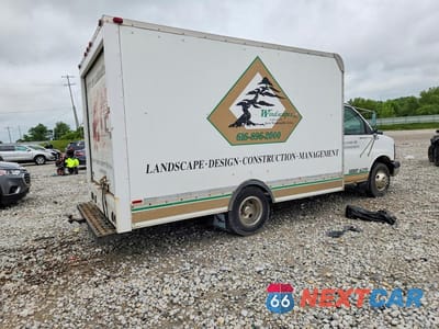 Trzecie zdjęcie samochodu z tyłu: 2003 GMC SAVANA BOX TRUCK VIN:1GDJG31U731189579 - miniatura