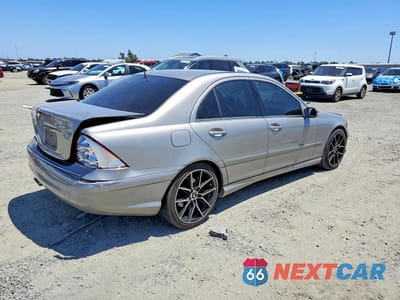 Trzecie zdjęcie samochodu z tyłu: 2005 MERCEDES-BENZ C 230K SPORT SEDAN VIN:WDBRF40J65F619324 - miniatura