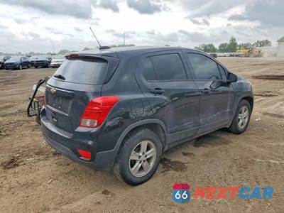 Trzecie zdjęcie samochodu z tyłu: 2019 CHEVROLET TRAX LS VIN:3GNCJKSB6KL317881 - miniatura