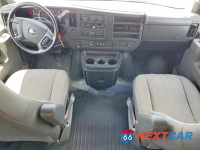 Zdjęcie 8 z 14 samochodu: 2020 CHEVROLET EXPRESS G2500 VIN:1GCWGAFGXL1119897 - miniatura