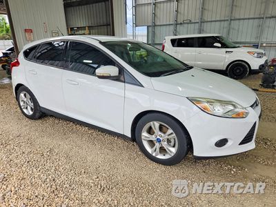 Czwarte zdjęcie samochodu z boku: 2013 FORD FOCUS SE VIN:1FADP3K22DL271391 - miniatura
