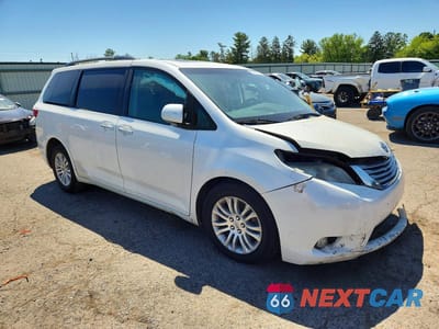 Czwarte zdjęcie samochodu z boku: 2015 TOYOTA SIENNA XLE 8-PASSENGER VIN:5TDYK3DCXFS573156 - miniatura