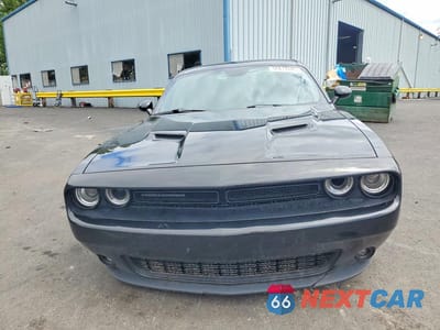 Piąte zdjęcie samochodu w środku: 2017 DODGE CHALLENGER SXT VIN:2C3CDZAG2HH607059 - miniatura