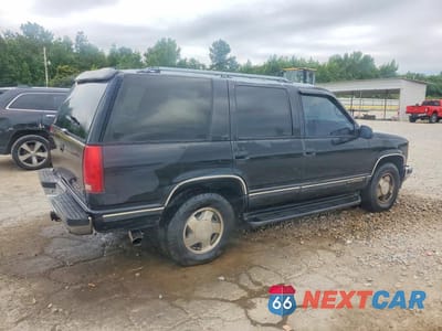 Trzecie zdjęcie samochodu z tyłu: 1998 CHEVROLET TAHOE C1500 VIN:1GNEC13R5WJ358119 - miniatura