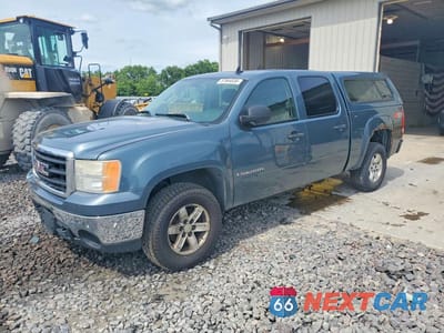 2007 GMC NEW SIERRA K1500 2GTEK13M671565937 - główne zdjęcie licytacji z USA - miniatura
