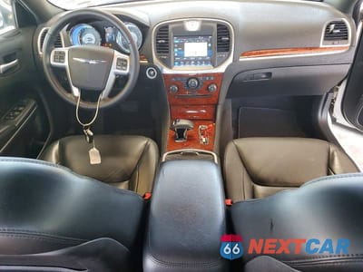 Zdjęcie 8 z 13 samochodu: 2013 CHRYSLER 300 VIN:2C3CCAAGXDH520721 - miniatura