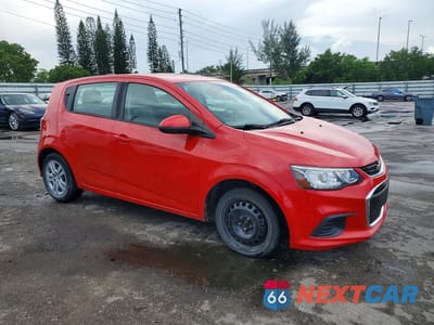 Czwarte zdjęcie samochodu z boku: 2020 CHEVROLET SONIC VIN:1G1JG6SB6L4122062 - miniatura