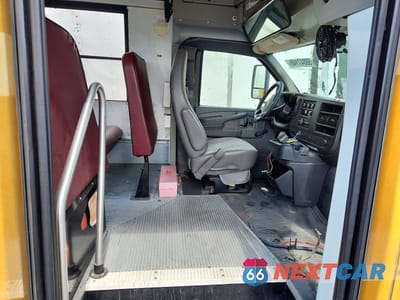 Piąte zdjęcie samochodu w środku: 2010 THOMAS MINOTOUR G3500 - SCHOOL BUS VIN:1GB6G3AG2A1131983 - miniatura