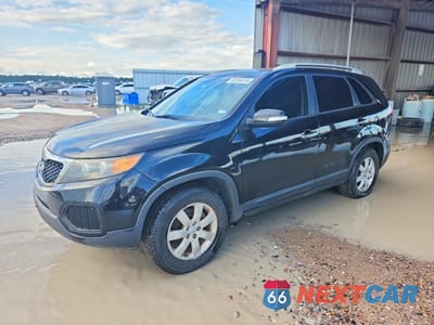 2013 KIA SORENTO LX 5XYKT4A28DG311487 - główne zdjęcie licytacji z USA - miniatura