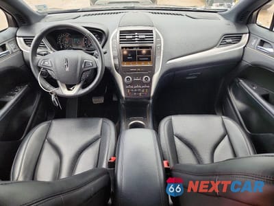 Zdjęcie 8 z 13 samochodu: 2019 LINCOLN MKC VIN:5LMCJ1C90KUL16884 - miniatura